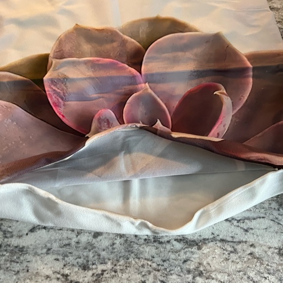 Pink and Gray Succulent Print Pillow Cover 17.5 x 17.5 NWOT - Picture 3 of 4